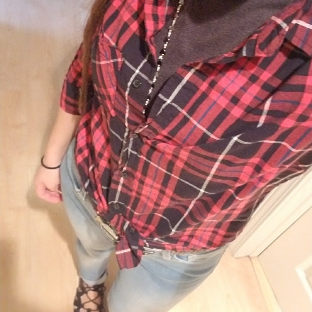 Checkered red and black cropped long sleeve